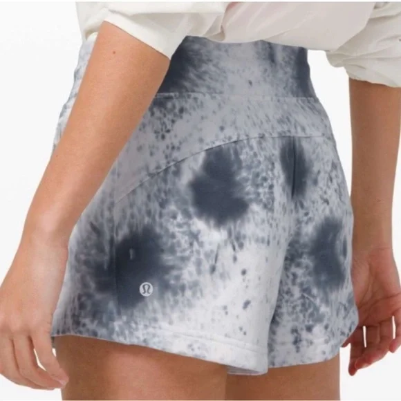 lululemon Inner Glow 3” shorts - Picture 2 of 6